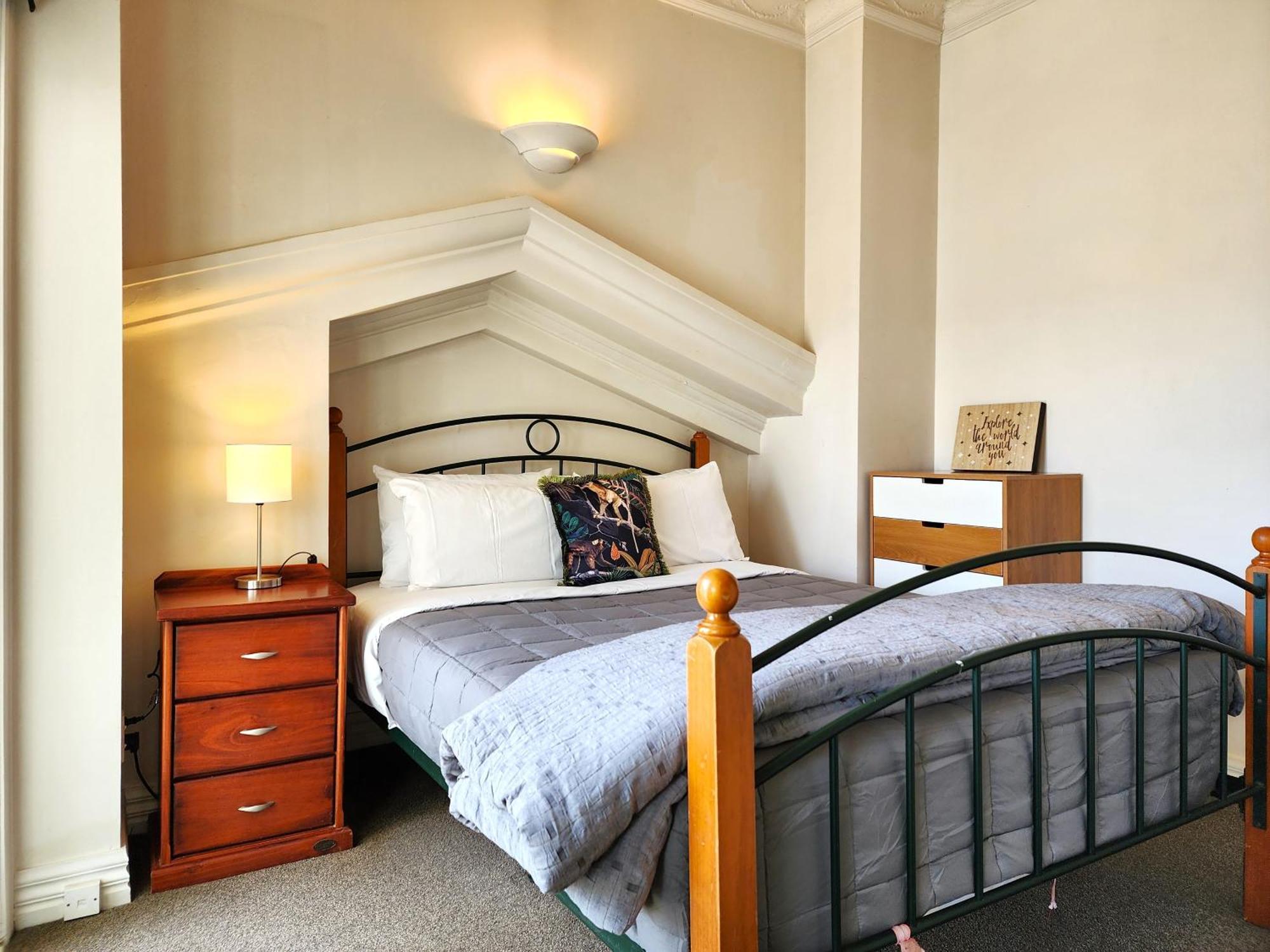 U Suites On Manners Веллингтон Экстерьер фото