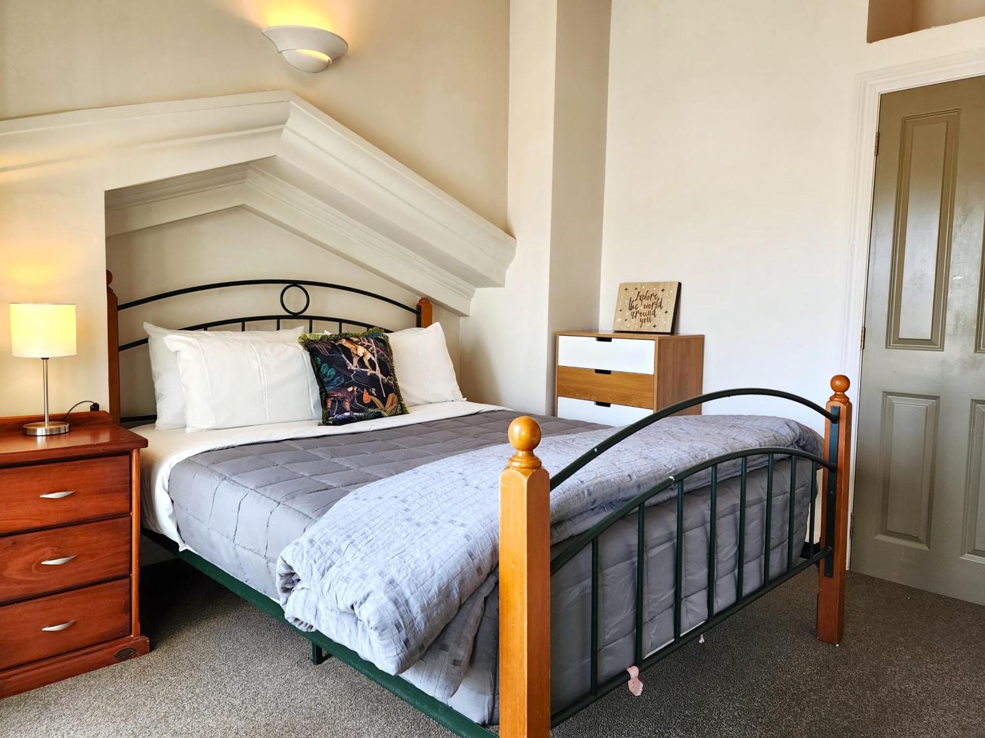 U Suites On Manners Веллингтон Экстерьер фото