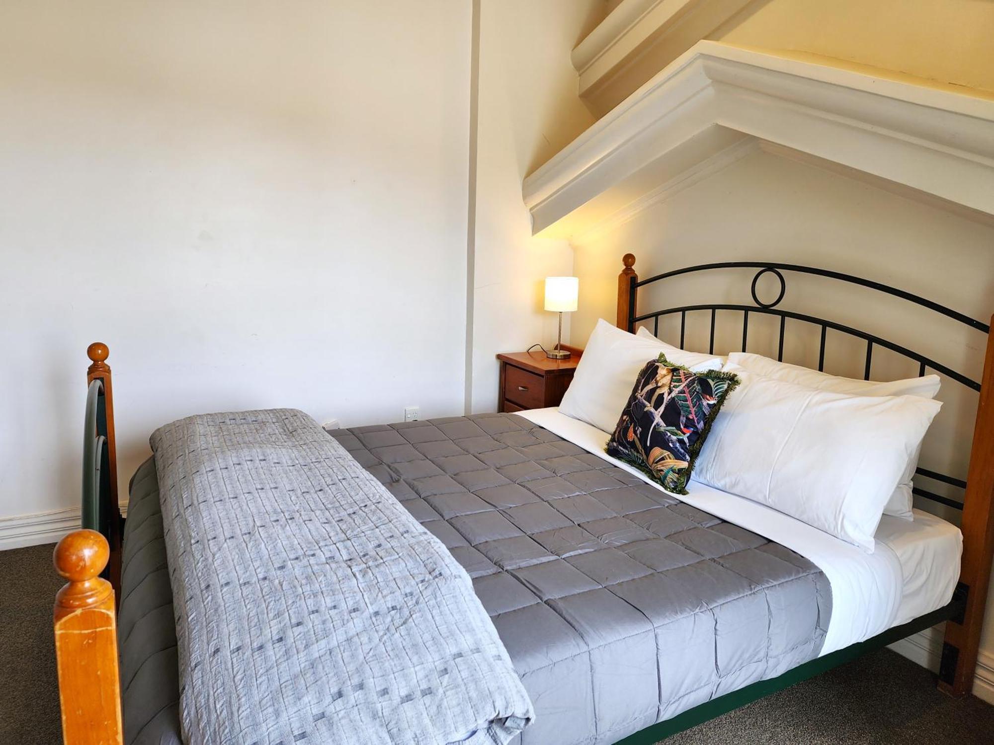 U Suites On Manners Веллингтон Экстерьер фото