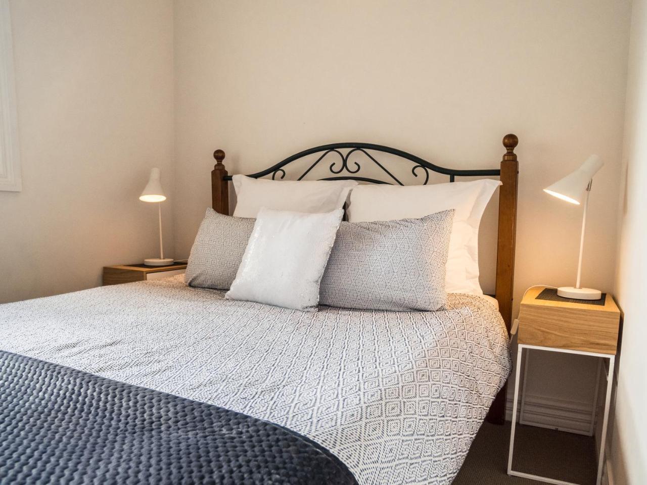 U Suites On Manners Веллингтон Экстерьер фото