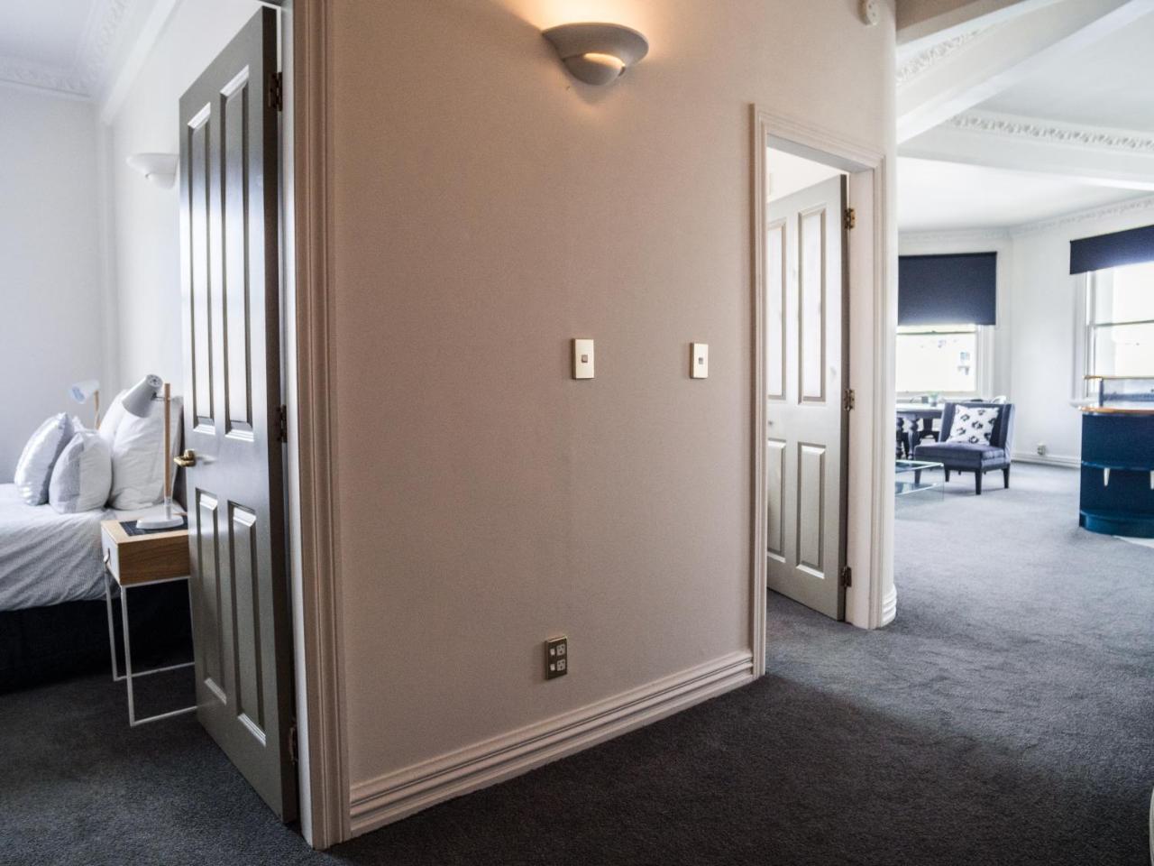 U Suites On Manners Веллингтон Экстерьер фото