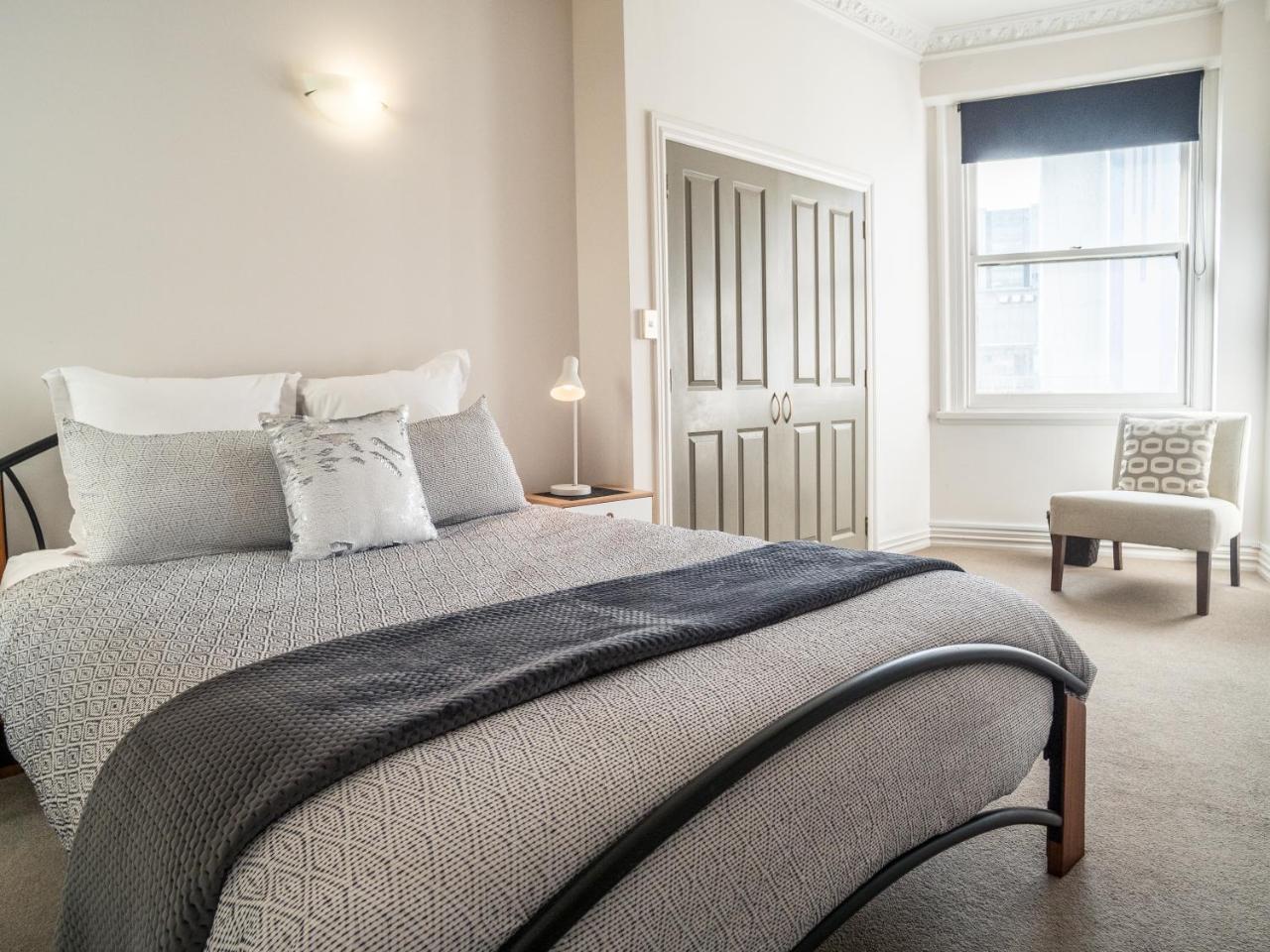 U Suites On Manners Веллингтон Экстерьер фото