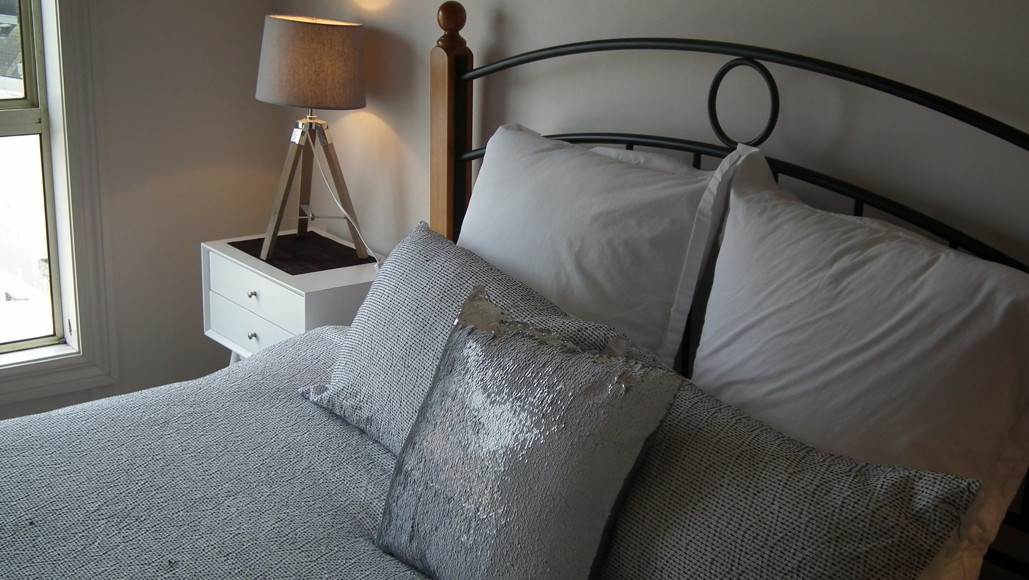U Suites On Manners Веллингтон Экстерьер фото
