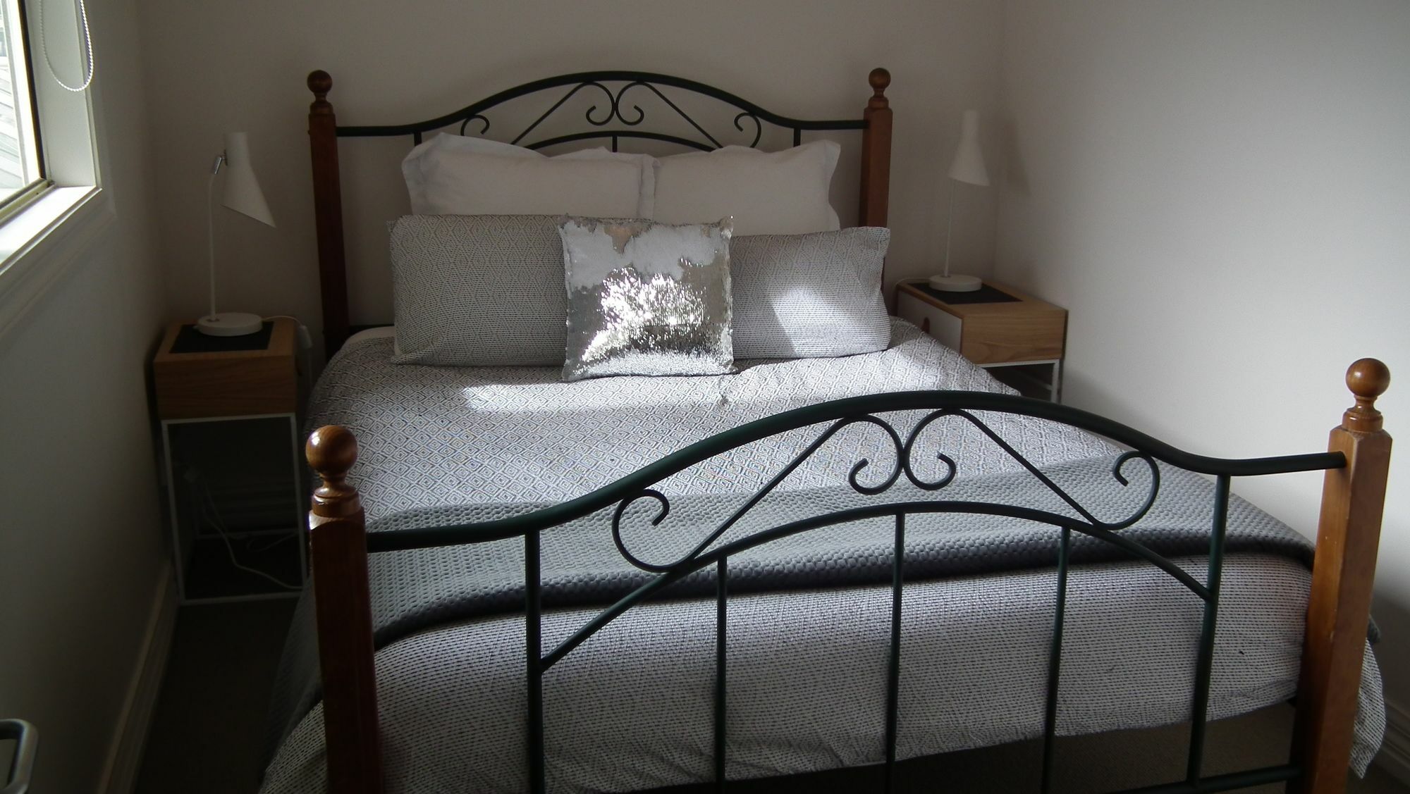 U Suites On Manners Веллингтон Экстерьер фото